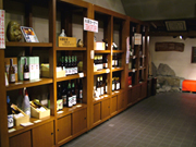 店内奥には自慢の銘酒がずらり。